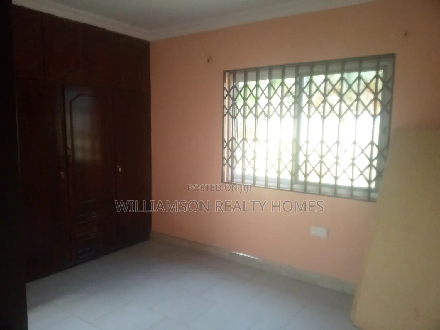 Commercial 2bedrms Detached Selfcompound Hse4rent,Spintex
