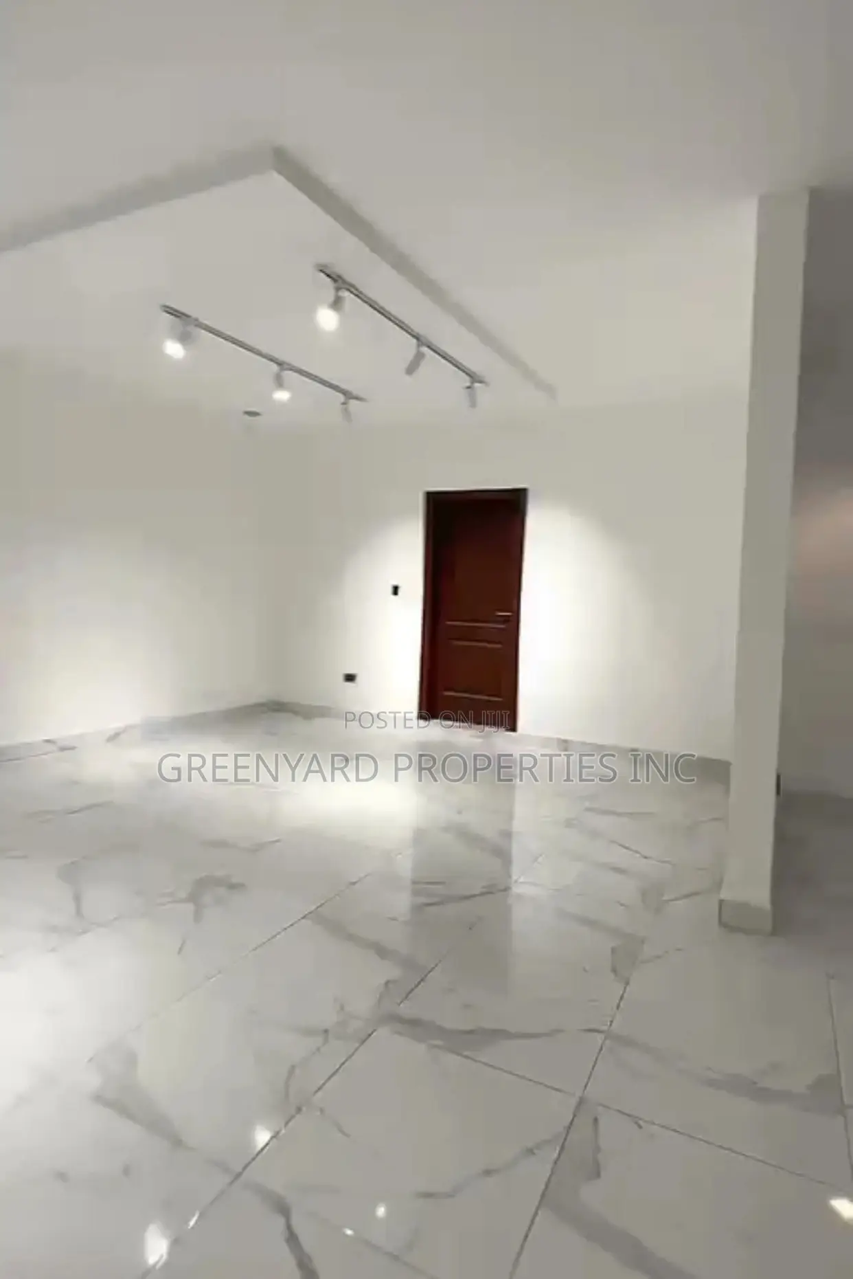4bdrm Townhouse/Terrace in Anc Mall, East Legon for sale