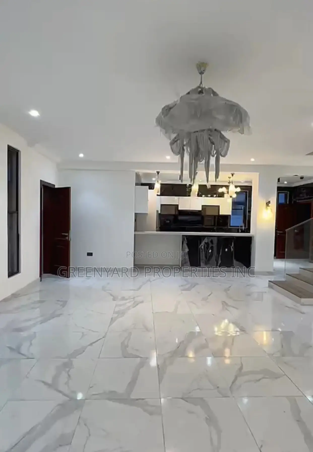 4bdrm Townhouse/Terrace in Anc Mall, East Legon for sale