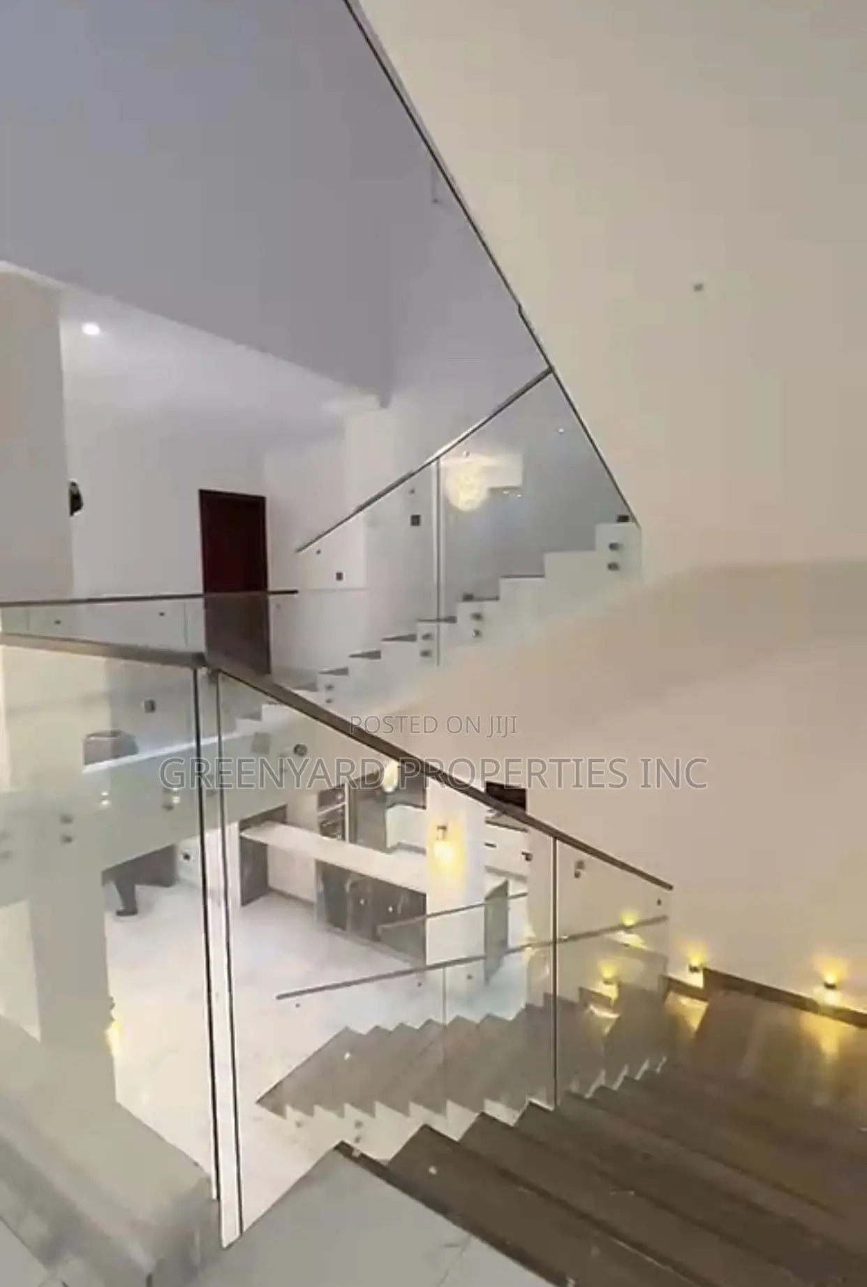 4bdrm Townhouse/Terrace in Anc Mall, East Legon for sale