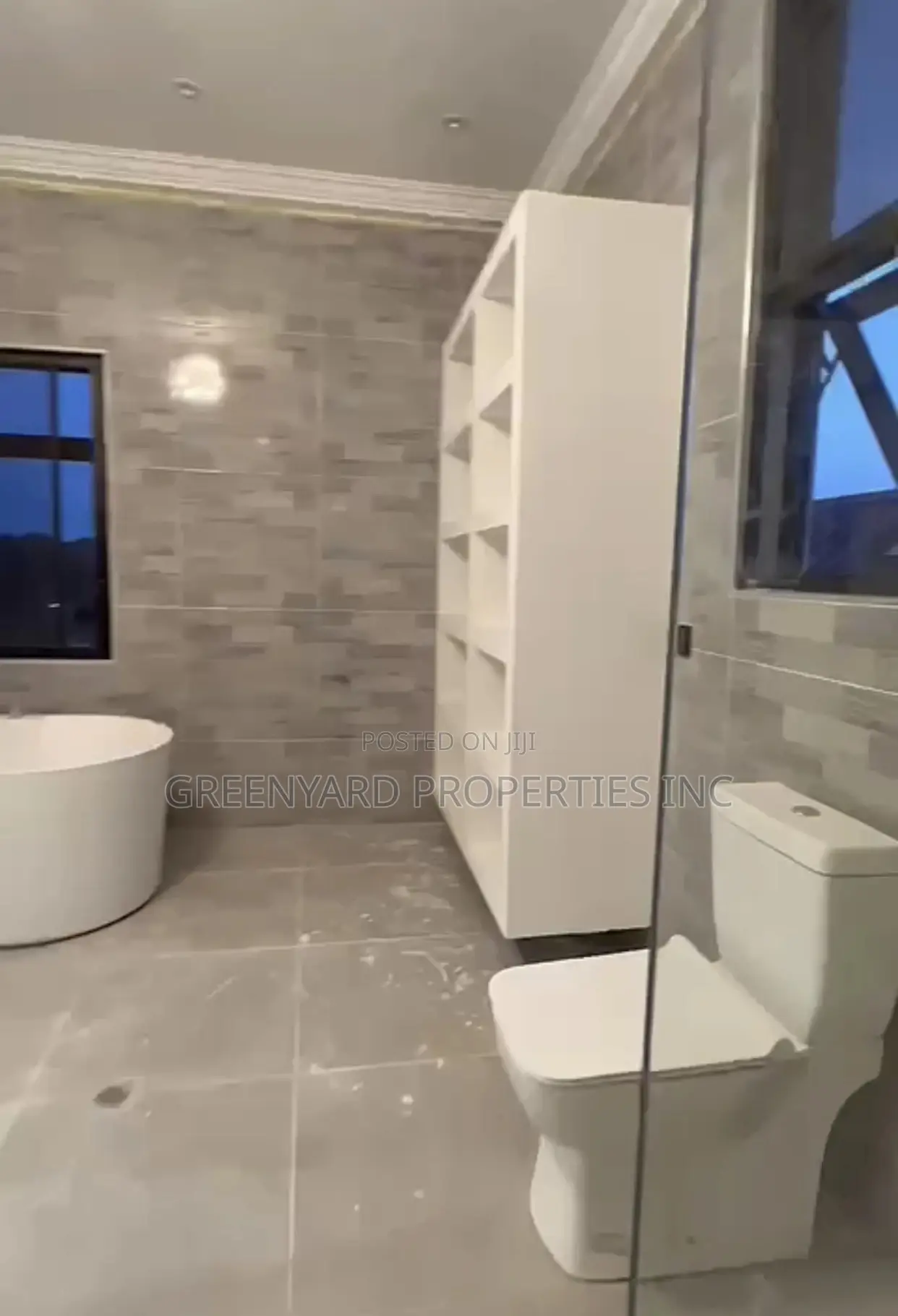 4bdrm Townhouse/Terrace in Anc Mall, East Legon for sale