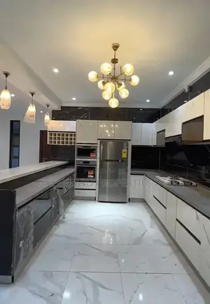 4bdrm Townhouse/Terrace in Anc Mall, East Legon for sale