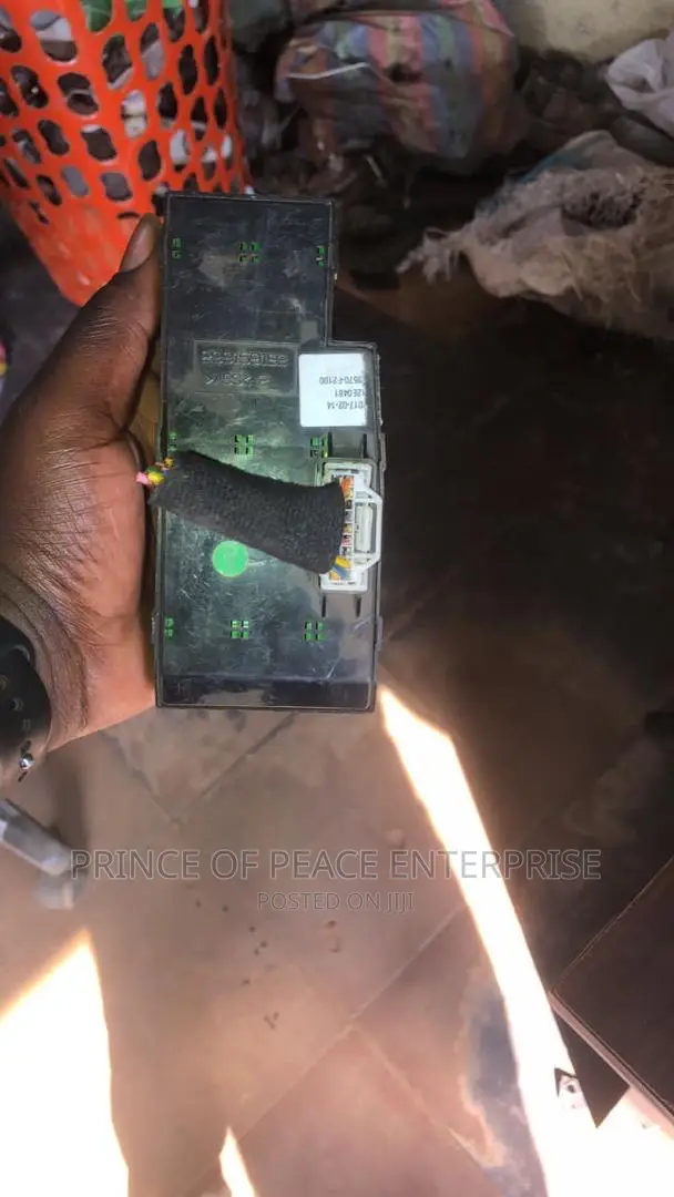 Hyundai Elantra 2017 Door Switch and Controls