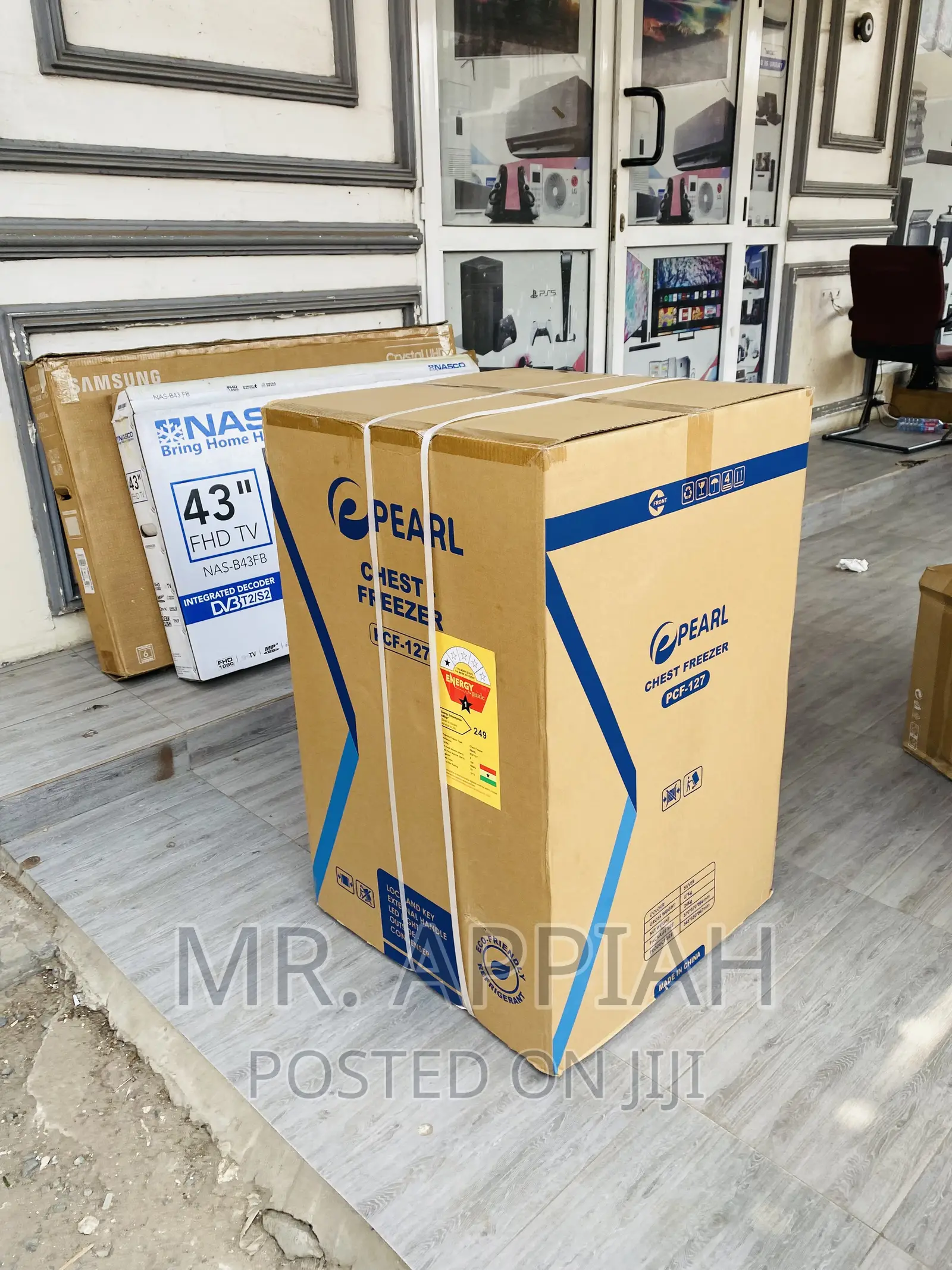 Purchase Classic Pearl PCF-127 Single Door Chest Freezer.