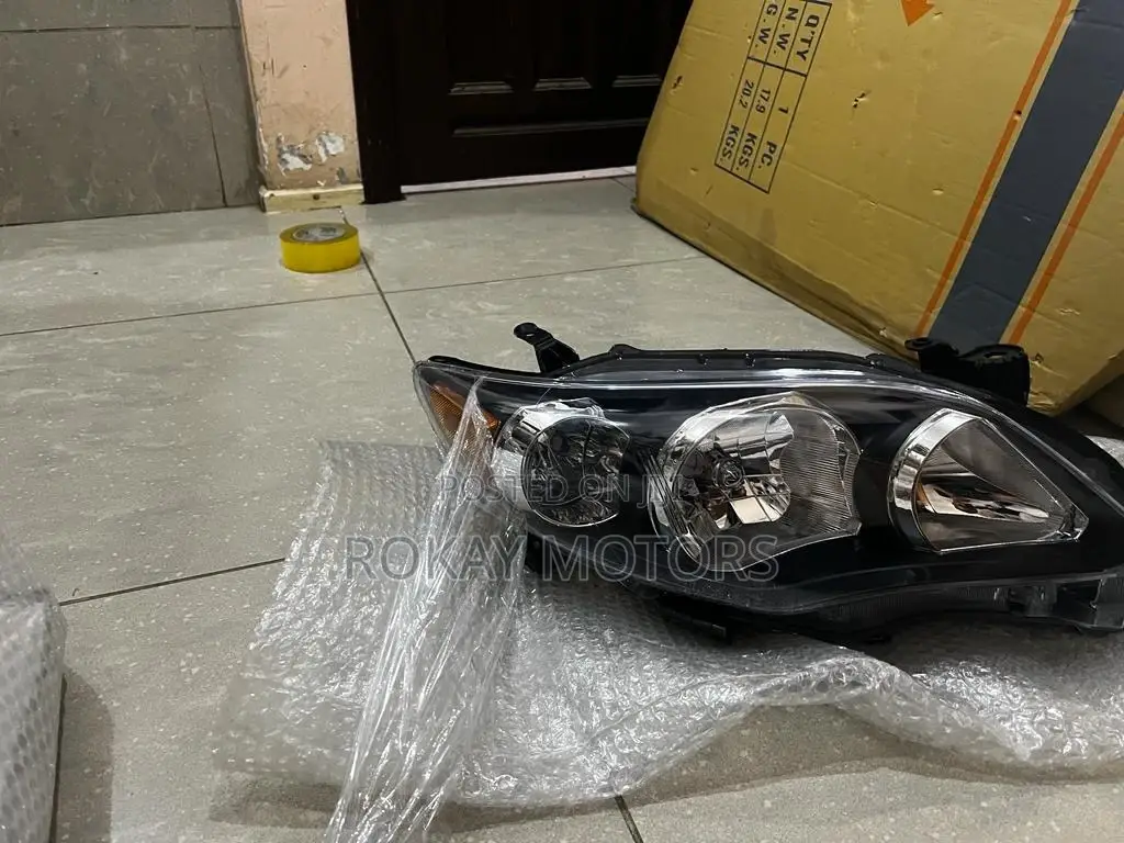 Corolla 2012-2013 Headlights Dark Pair