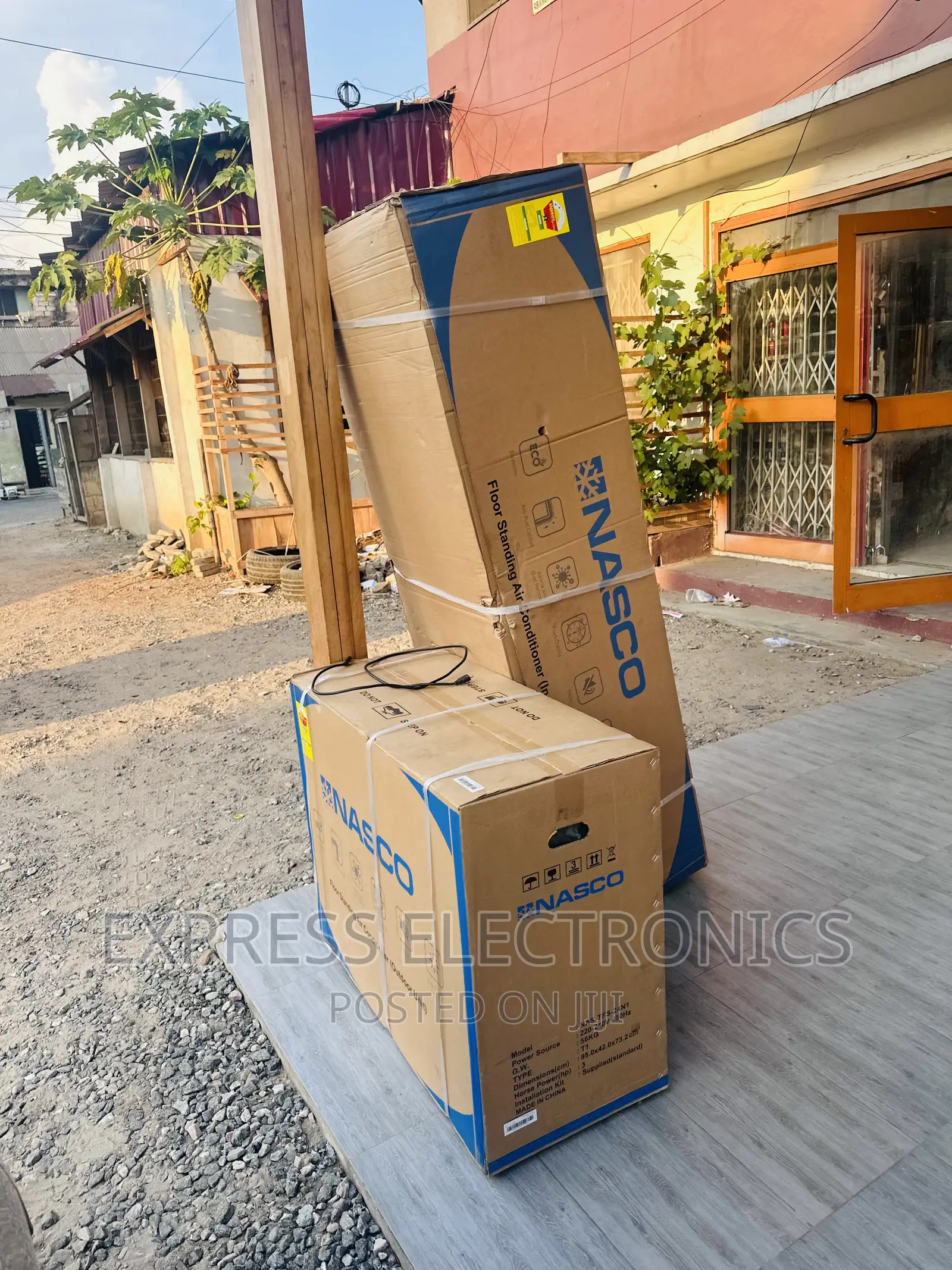 Nasco 2.5hp Split Floor Standing Ac White