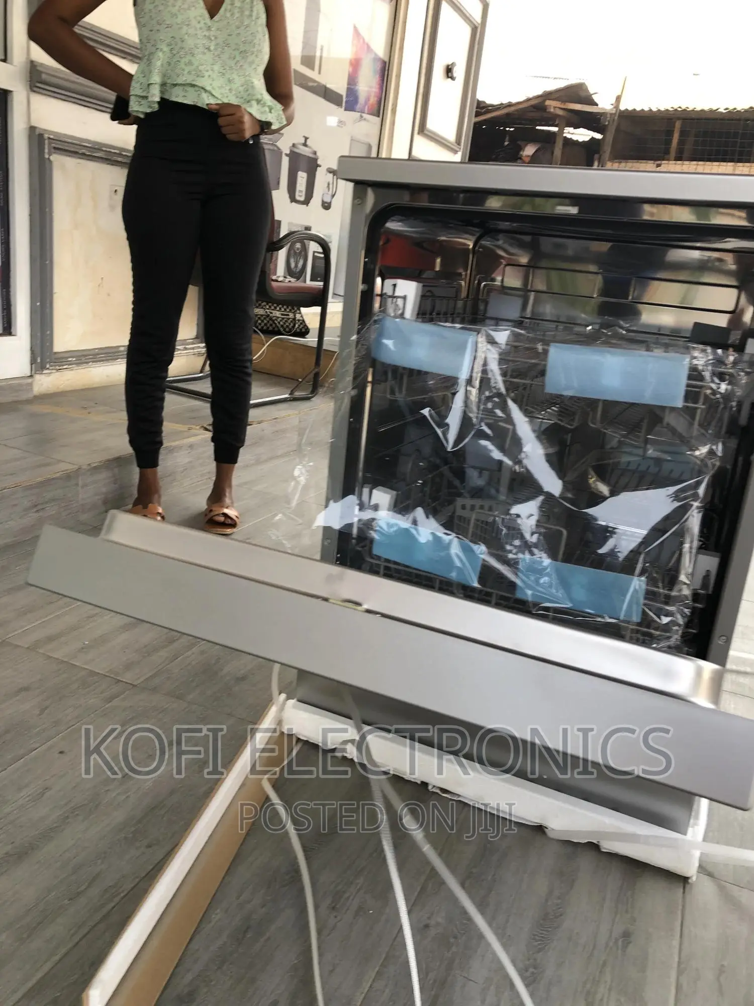 Intensive Cleaning Midea 12 Plates Dishwasher Full Board