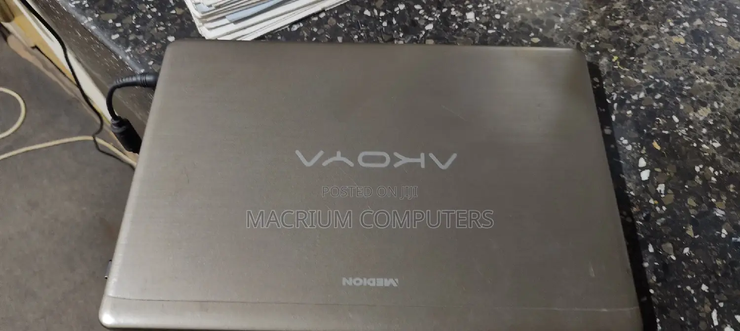 Laptop Medion Akoya P6677 8GB Intel Core I5 HDD 1T