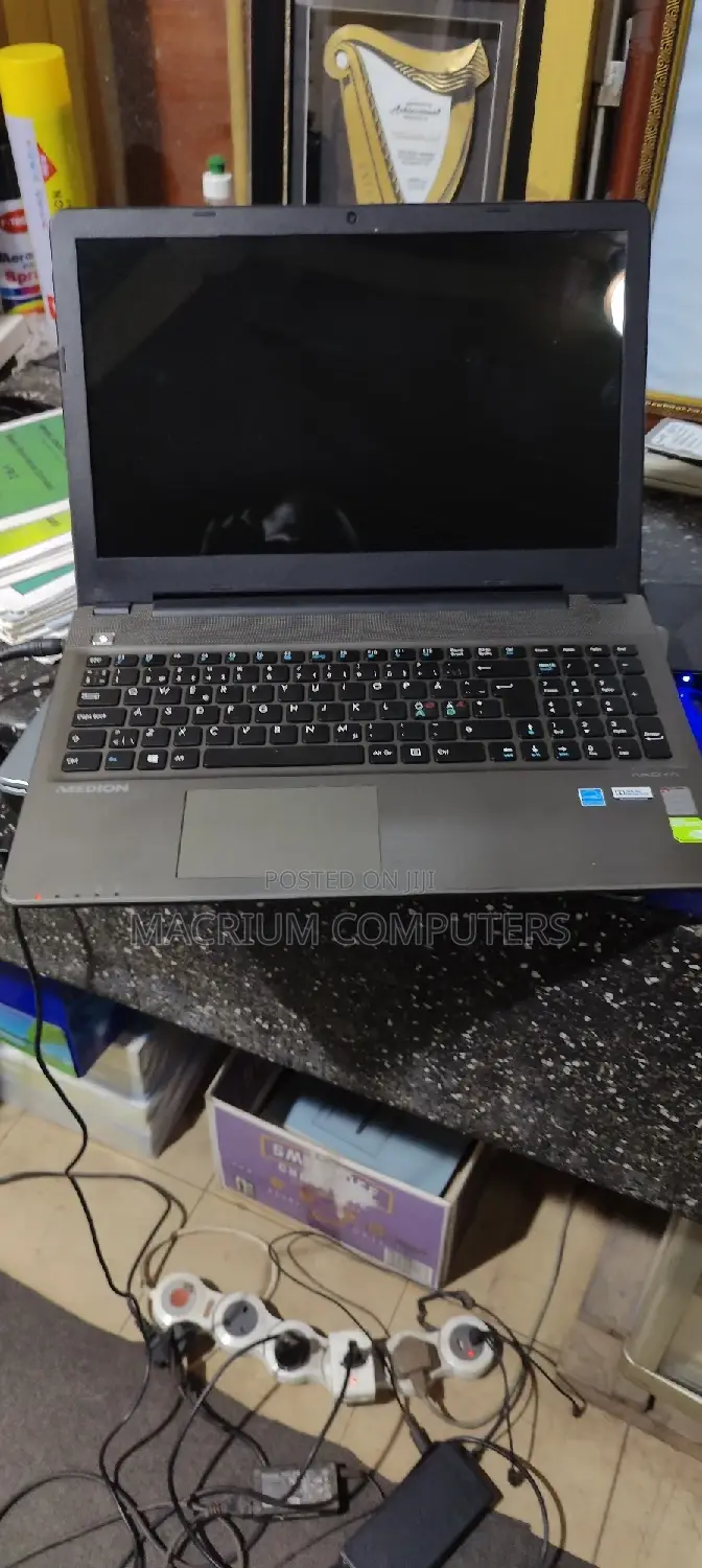 Laptop Medion Akoya P6677 8GB Intel Core I5 HDD 1T