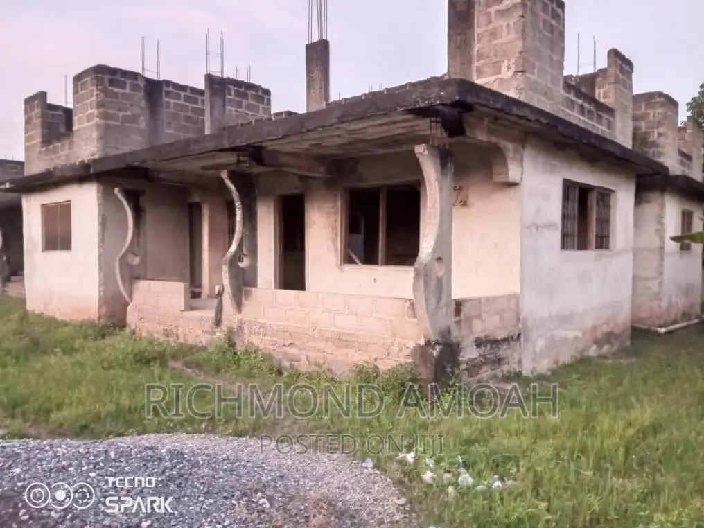 Plot With Uncompleted Building for Sale at Anaji