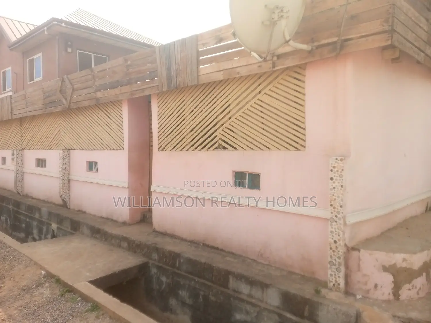 Busy/Spacious Shop/Restaurant/Office/Warehouse 4rent,Spintex