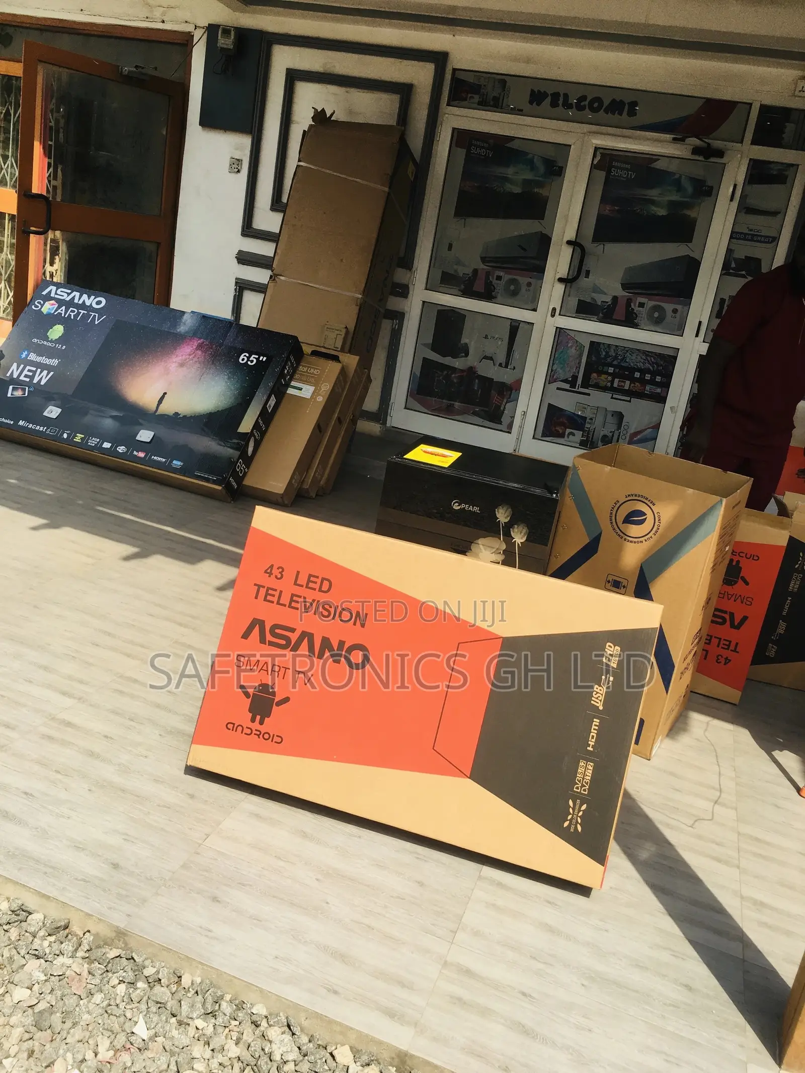 43 Inches Glossy LED Asano Black Smart UHD Electric Tv