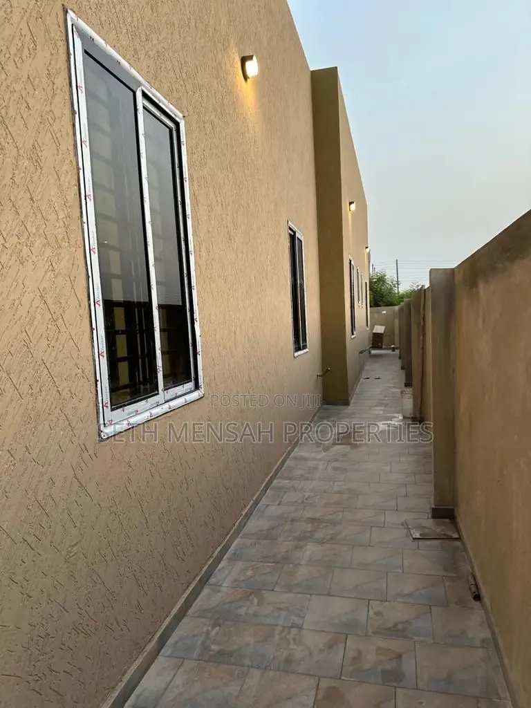 3bdrm House in Skm, Ashaley Botwe for sale