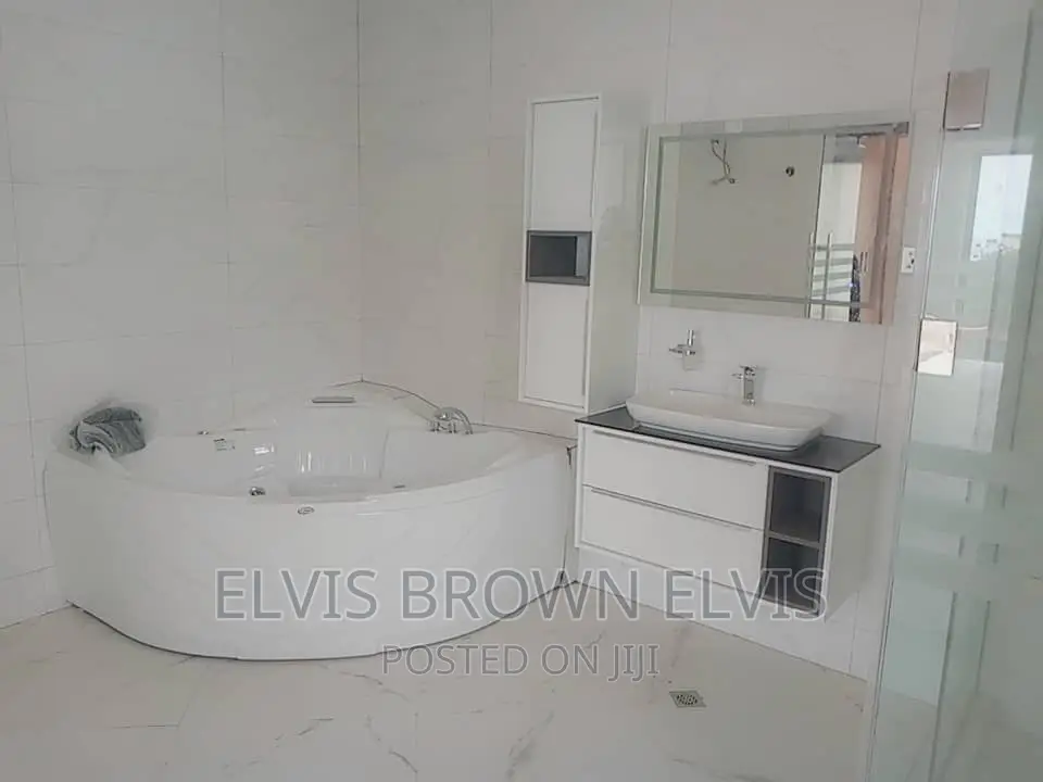 4bdrm Mansion in East Legon Mempaseam for sale