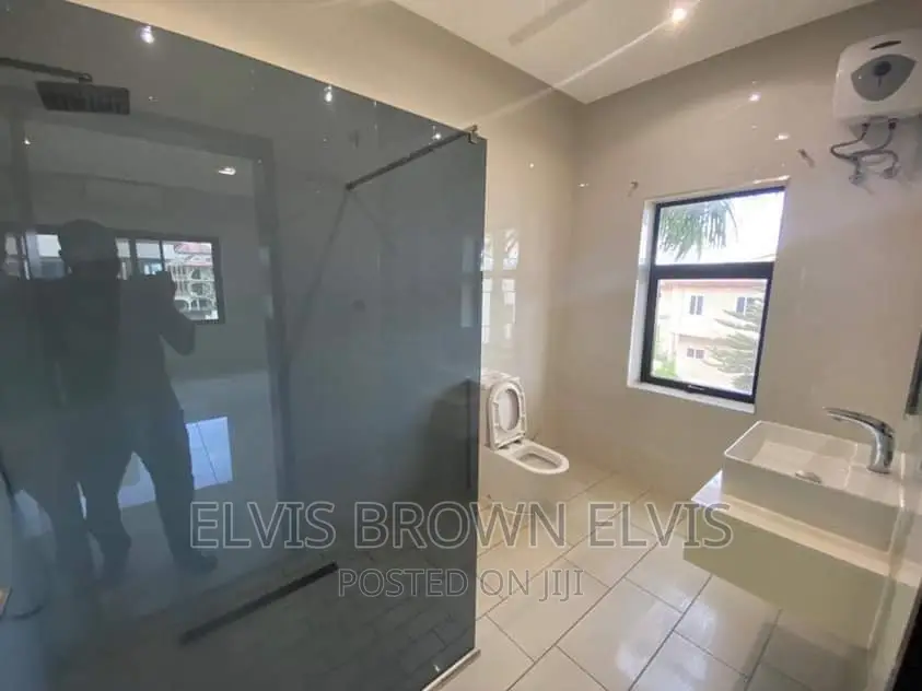 5bdrm House in Ogbojo, East Legon for sale