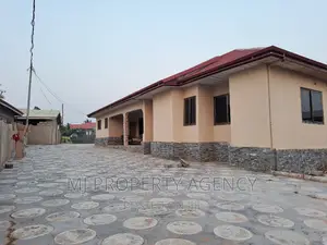 5bdrm House in Dawhenya, Tema Metropolitan for sale