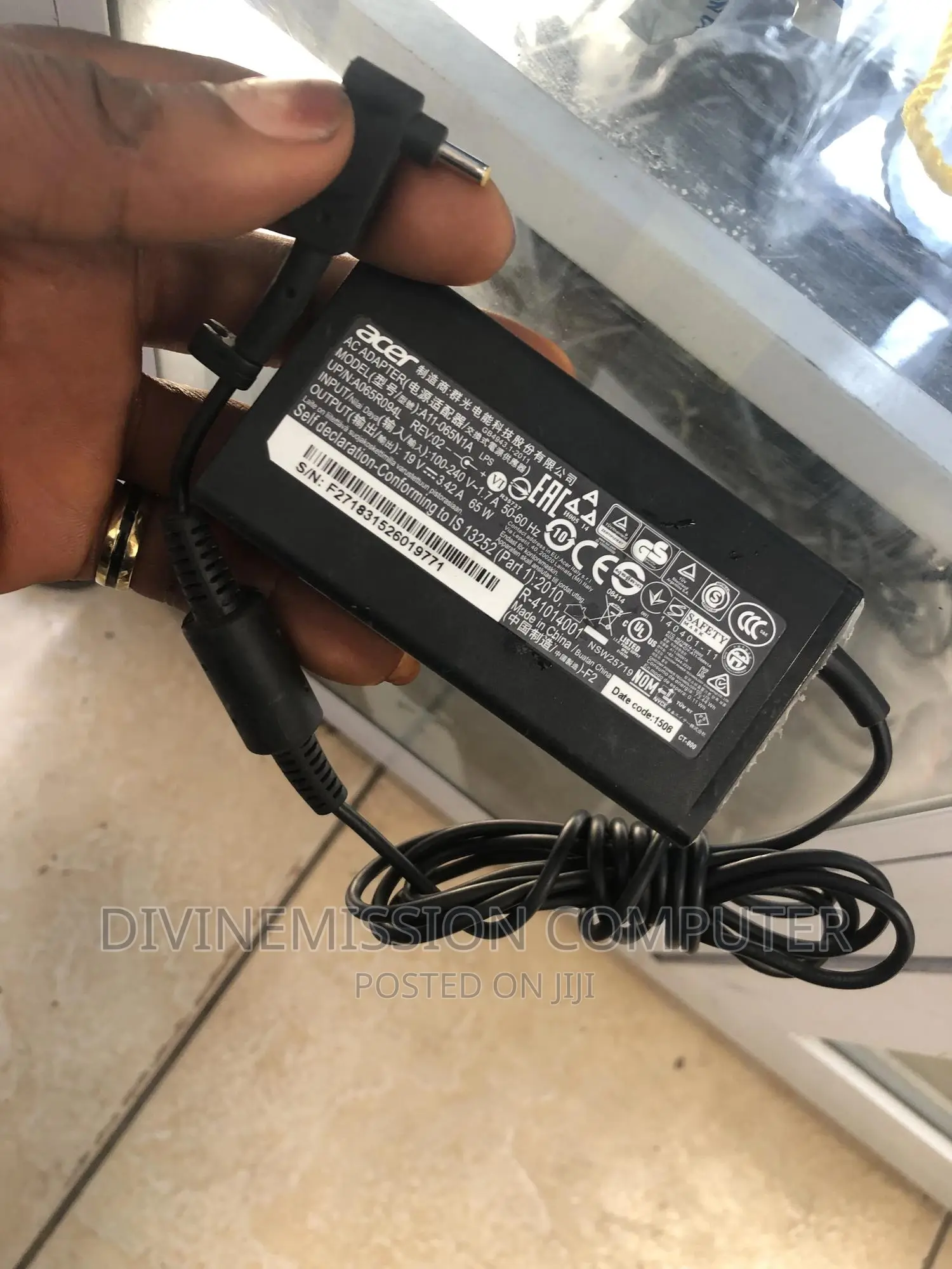 Acer Small Pin Charger 19v~3.42A. UK Used