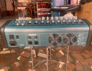 YAMAHA MK-800 Mixer With in-Built Amplifier