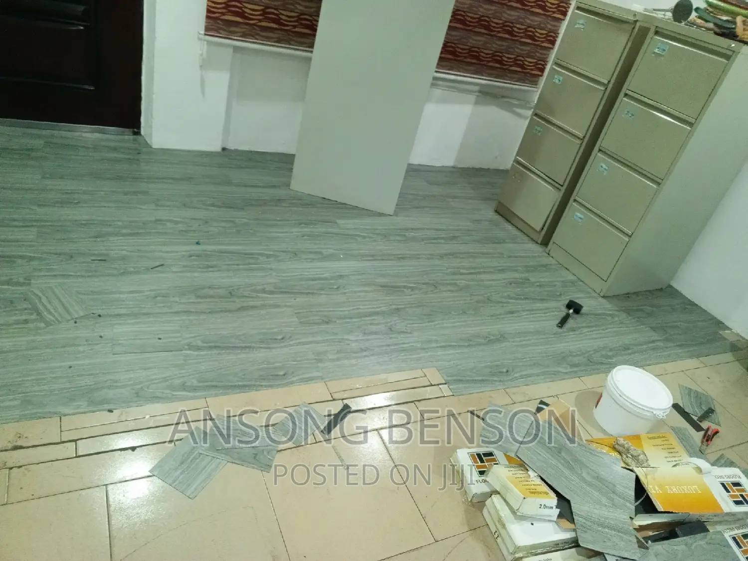 Full PVC Washable Floor Vinyle Carpet Tiles Sales Install