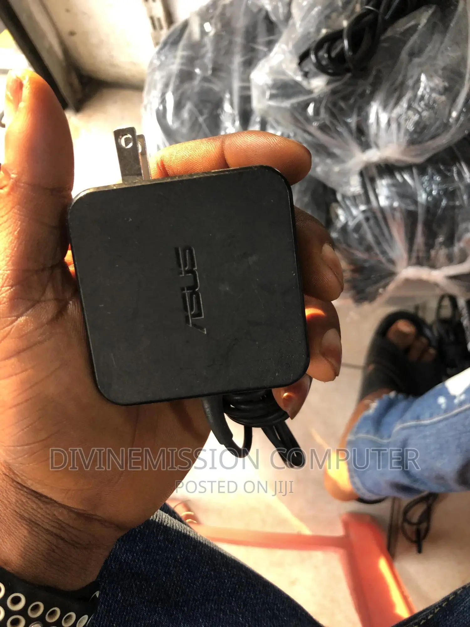 Asus Small Pin Original Home Used Charger,19v ~2.37A