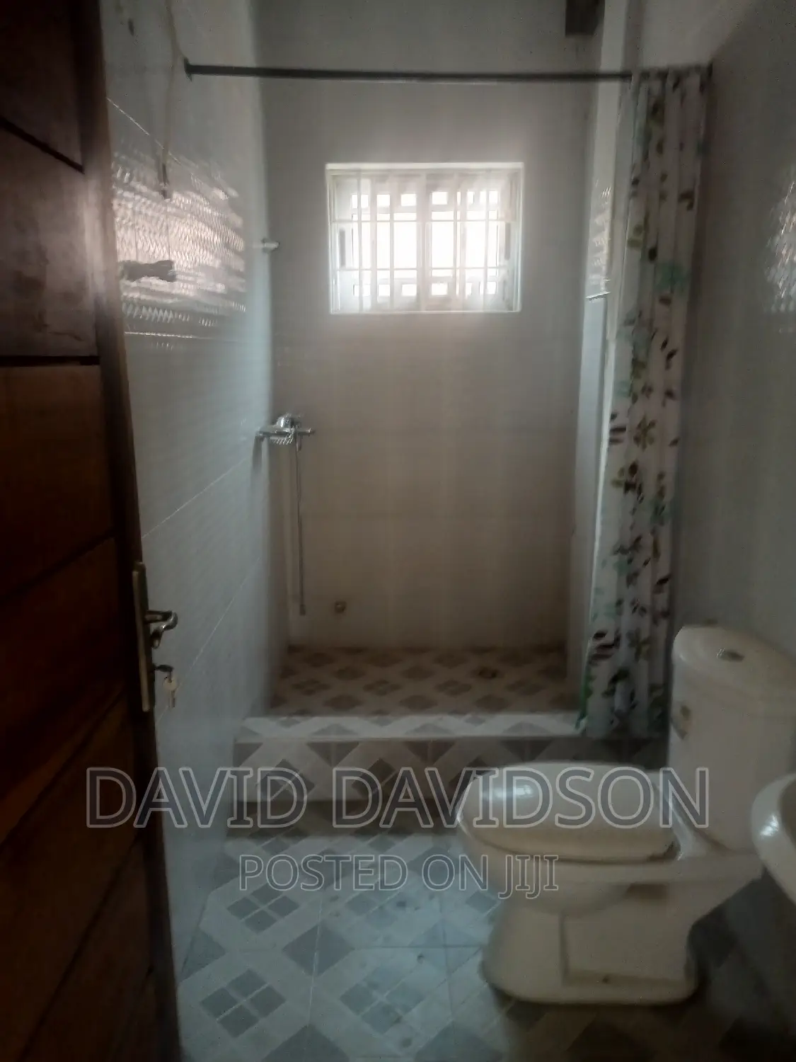 3bdrm Mansion in Executive 3 Bedroom, Tema Metropolitan for rent