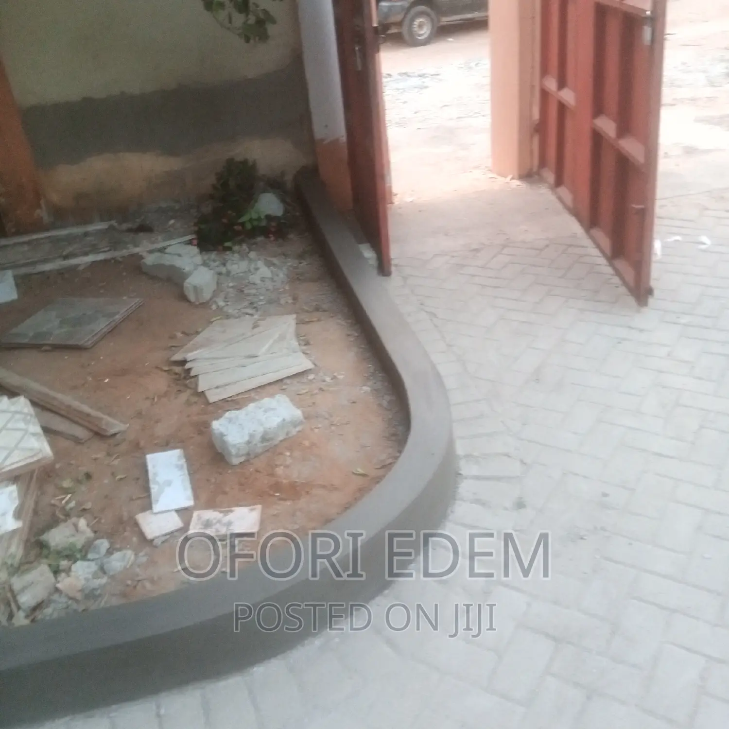 Maison and Supervisor Available