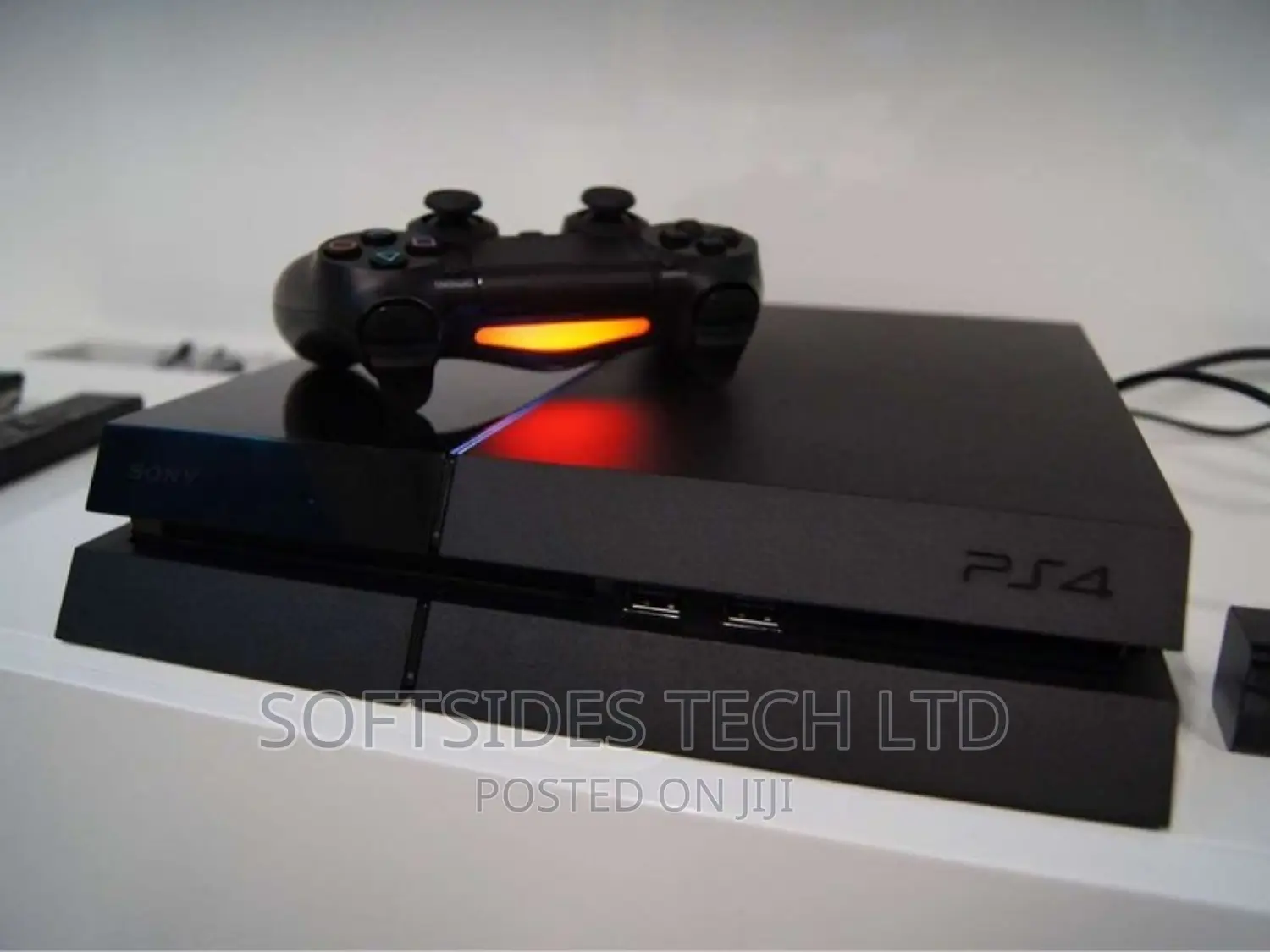 Playstation 4 Ps4 Standard With Controller and Accessories