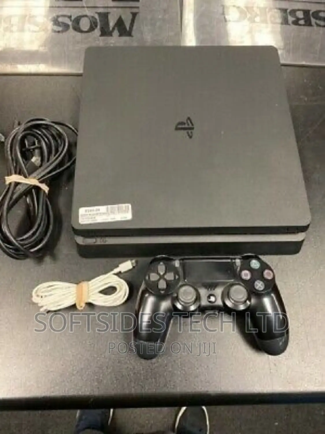 Playstation 4 Ps4 Standard With Controller and Accessories