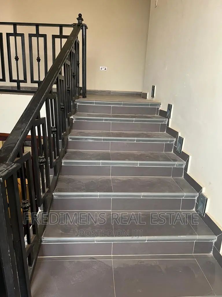 Furnished 5bdrm House in Fredimens Real, Kumasi Metropolitan for sale
