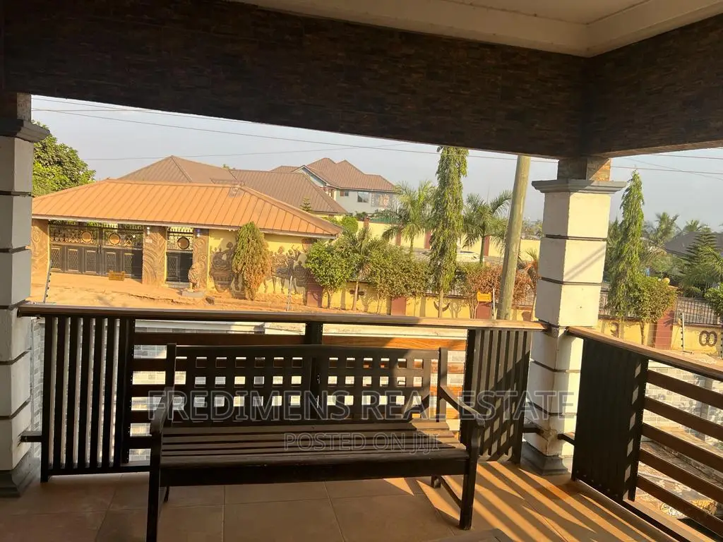 Furnished 5bdrm House in Fredimens Real, Kumasi Metropolitan for sale