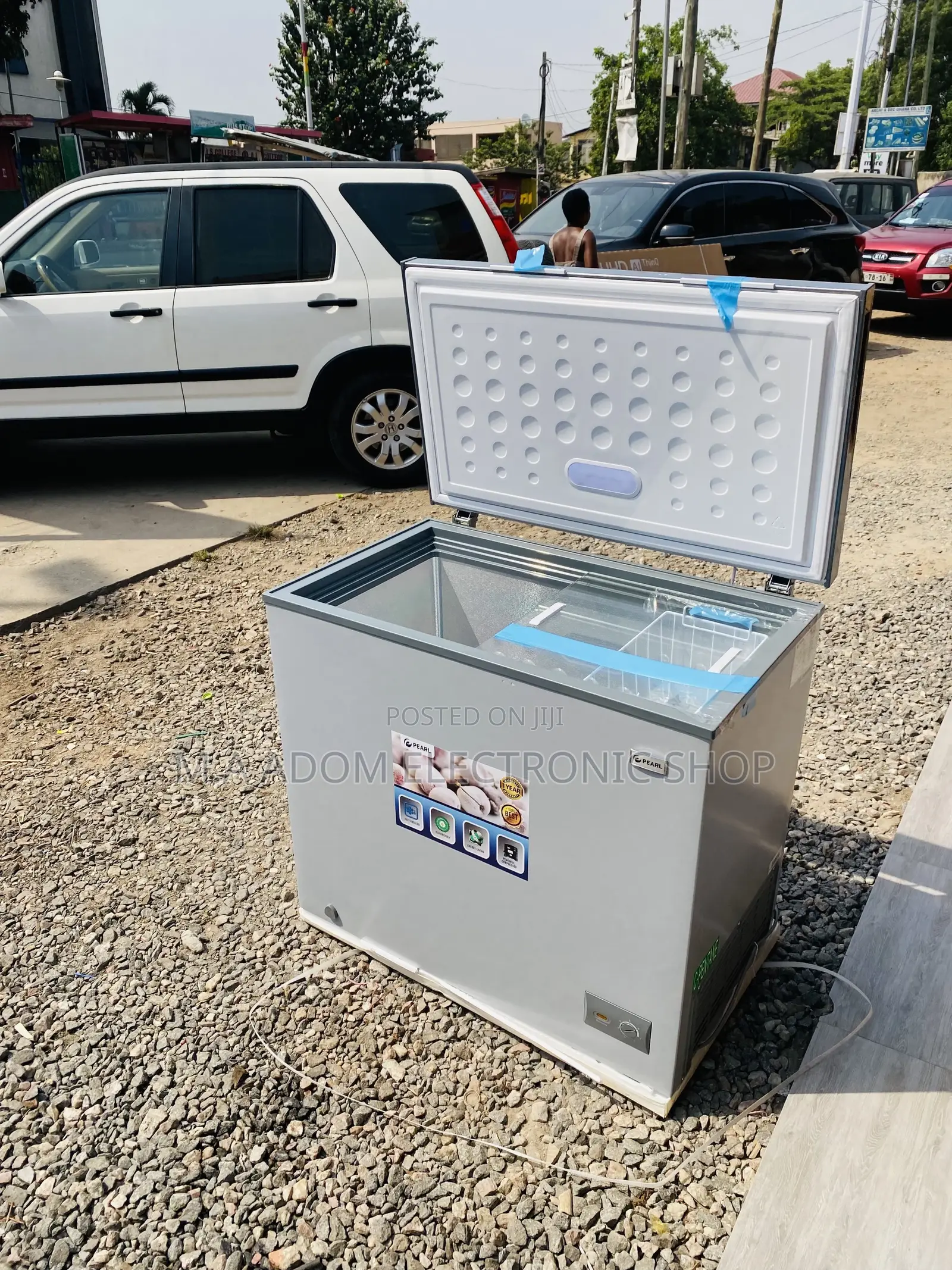 Shop Quality Pearl PCF-240 Single Door Chest Freezer.