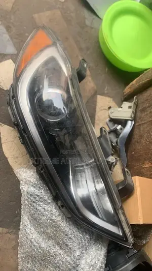 Hyundai Elantra 2016 / 2018 Headlamp
