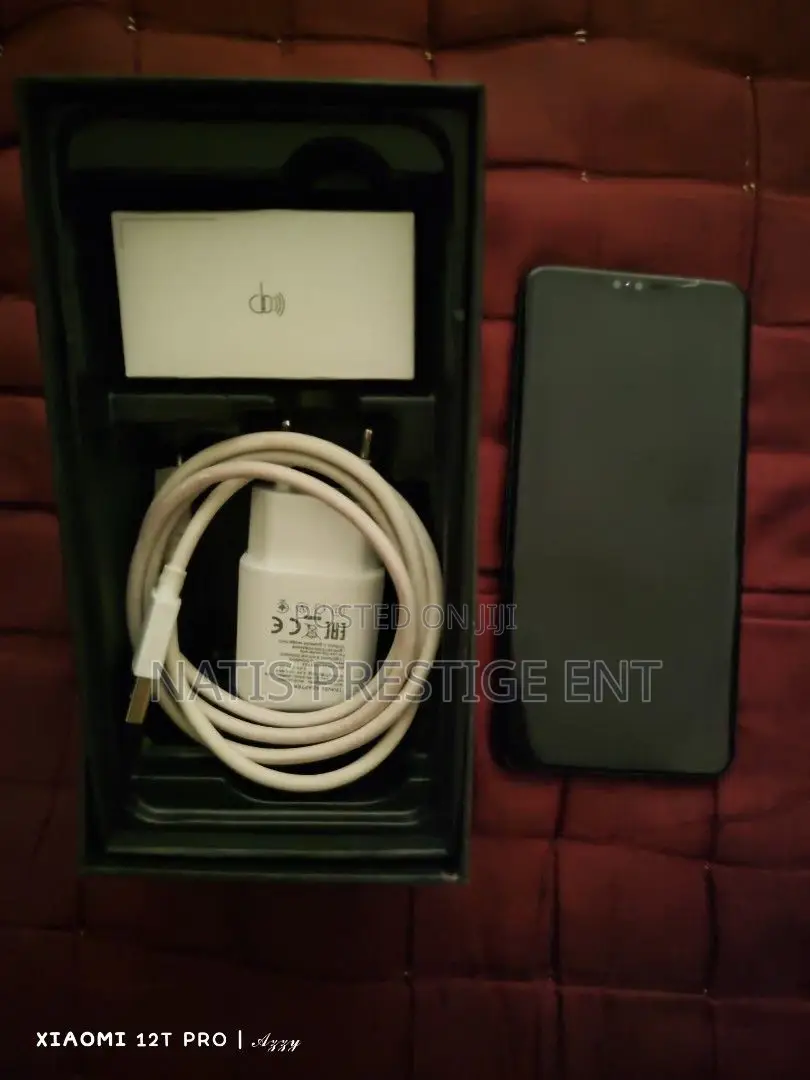 New LG V40 ThinQ 128 GB Black