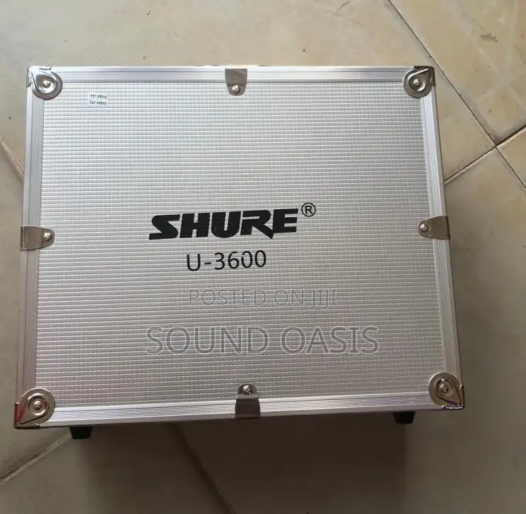 Shure U-3400 Professional Wireless Dual Microphone System