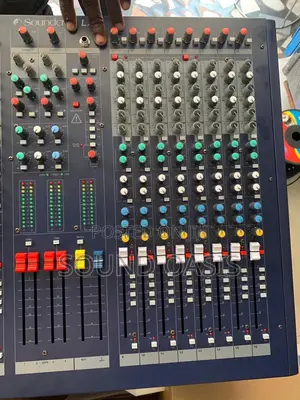 Soundcraft LX9 16-Channel Professional Live Audio Mixer
