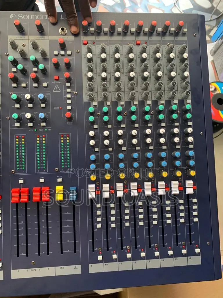 Soundcraft LX9 16-Channel Professional Live Audio Mixer