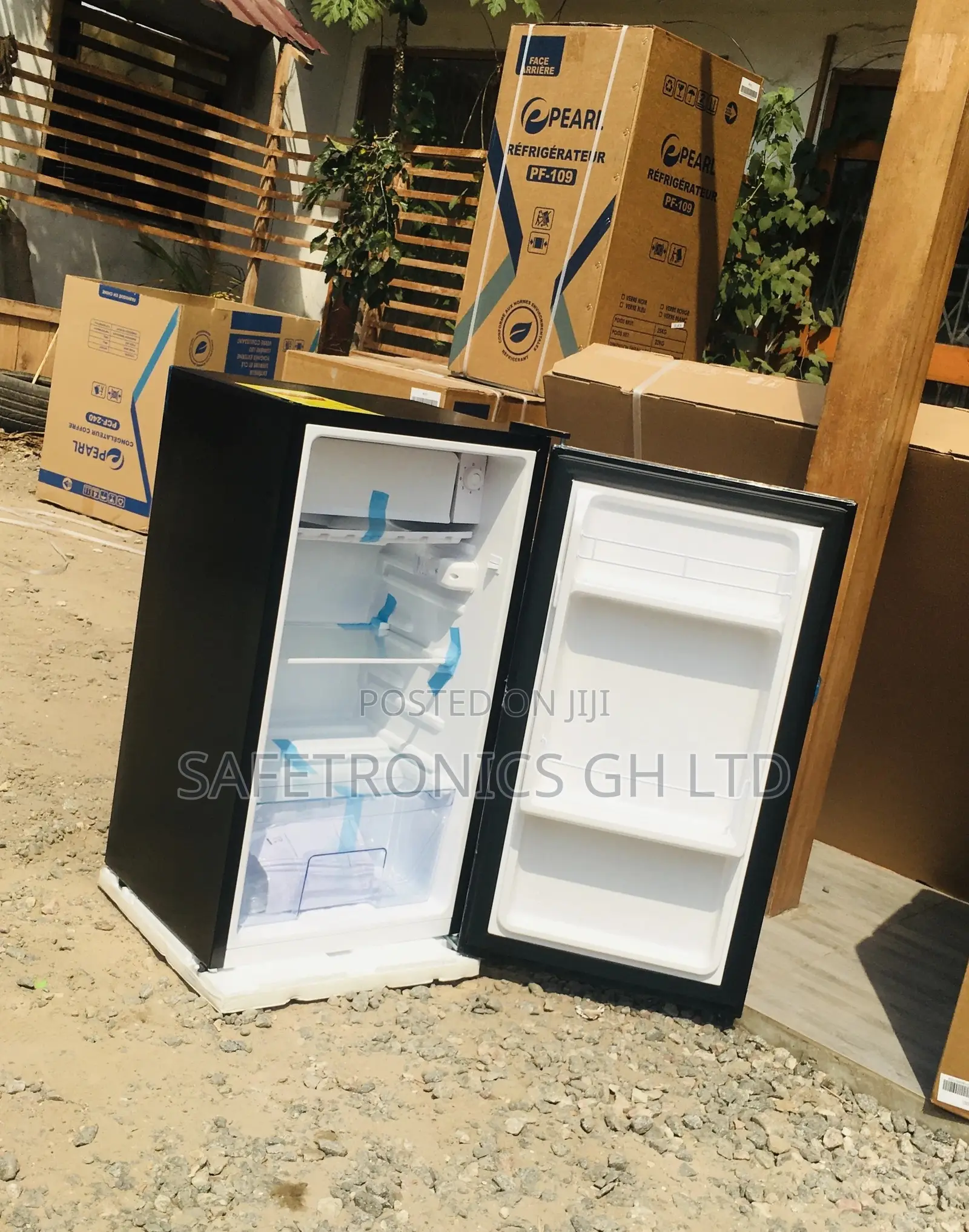 Topfreezer Singledoor Pearl Tabletop 82L Glass Black Fridge