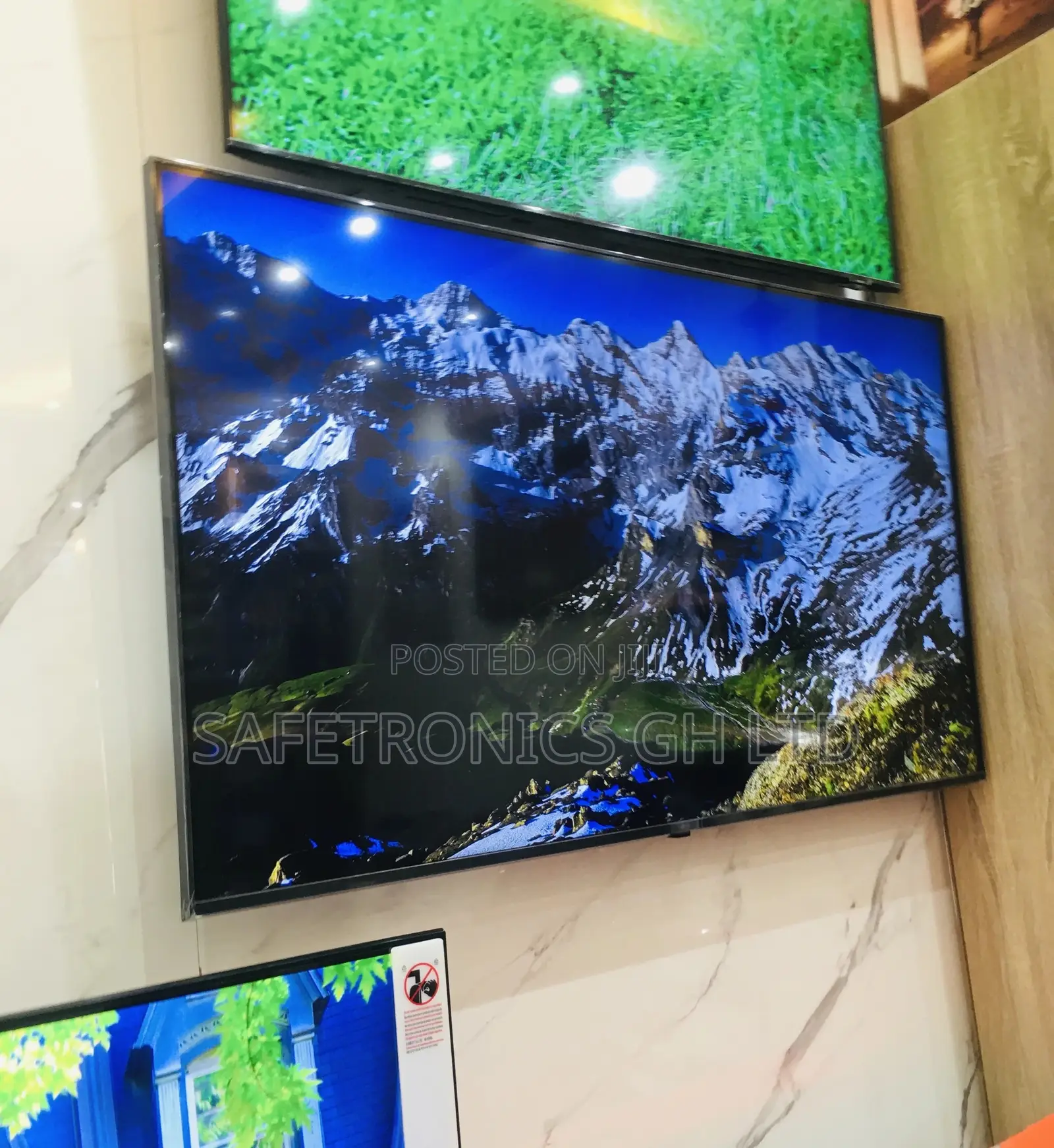 AU90 Samsung 50 Inches Glossy LED Smart Electric Black Tv