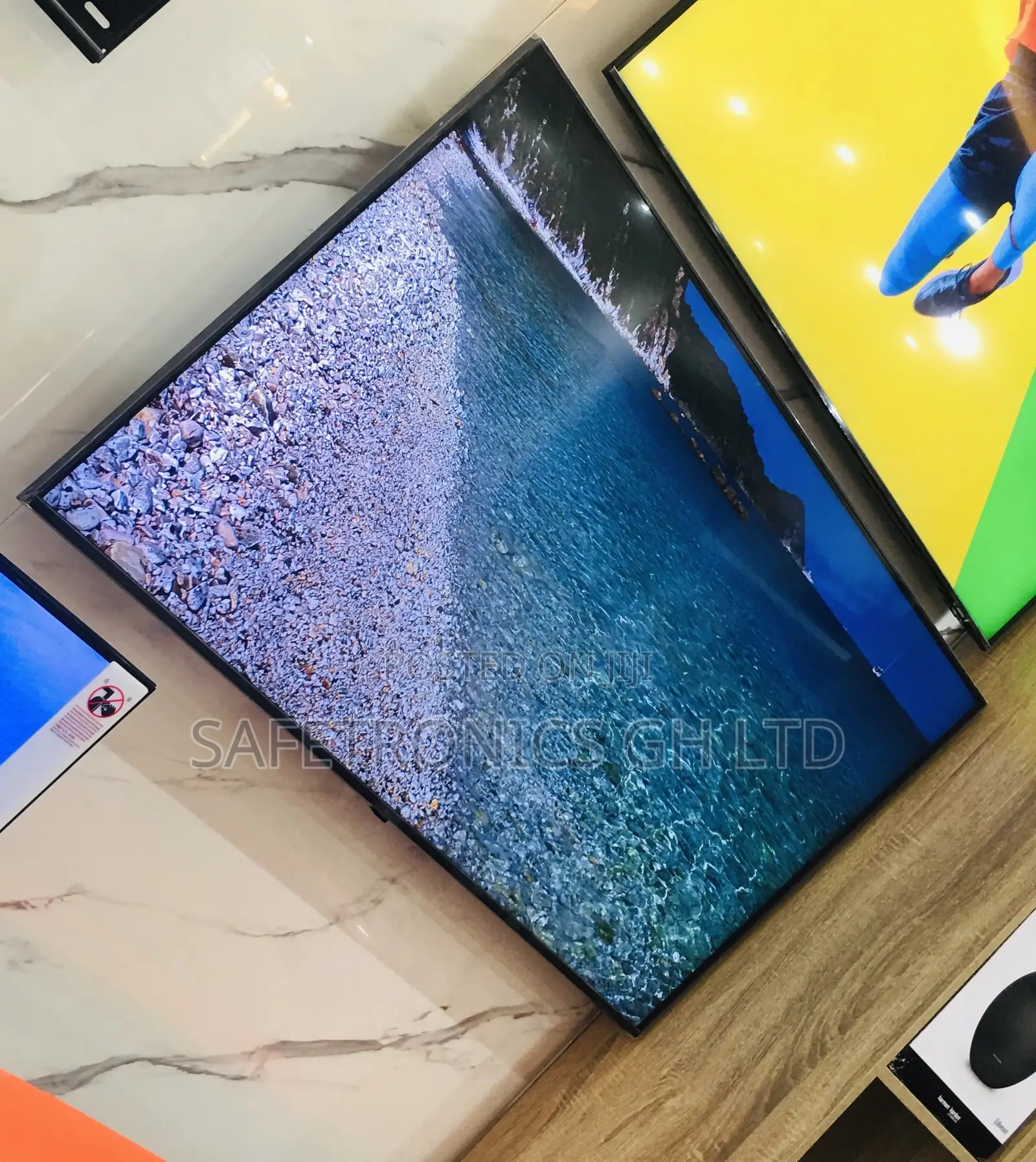 LED Samsung 43 Inches CU71 Glossy Smart Black Electric Tv
