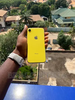 Photo - Apple iPhone XR 128 GB Yellow