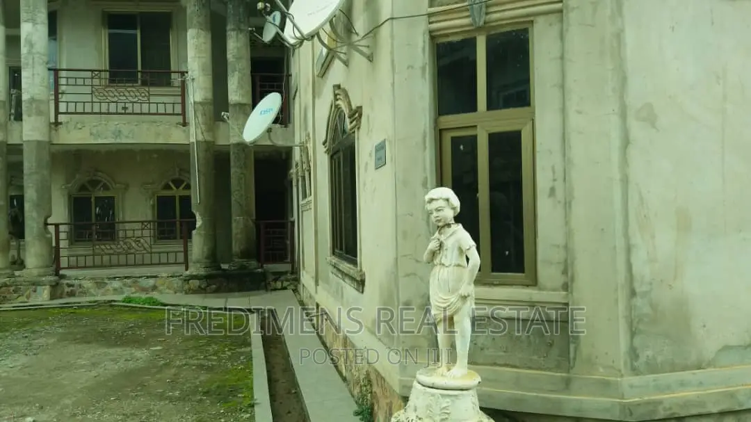 20bdrm Apartment in Fredimens Real, Kumasi Metropolitan for sale