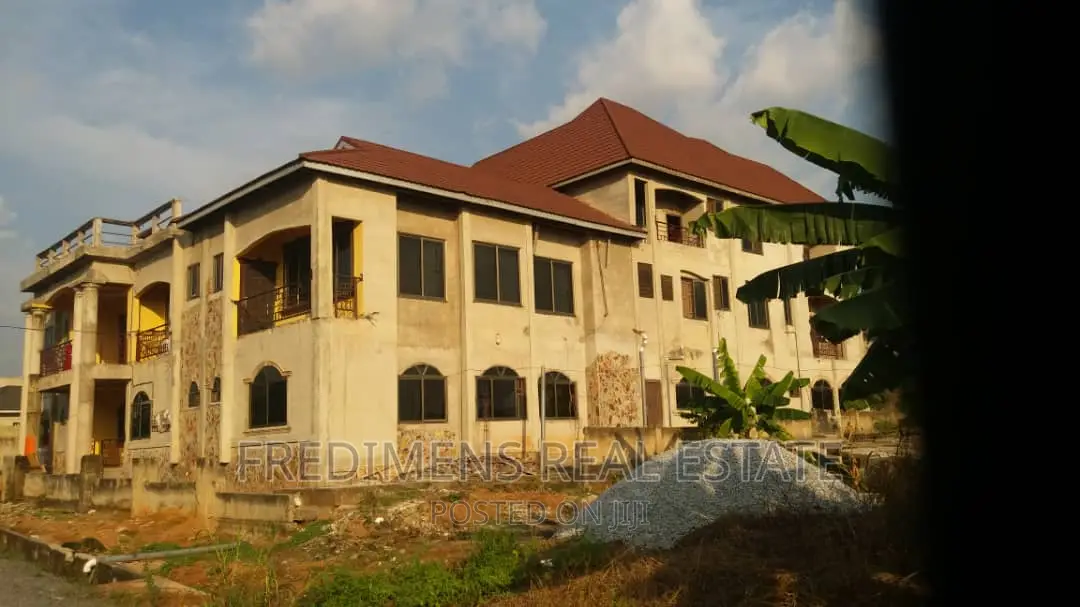 20bdrm Apartment in Fredimens Real, Kumasi Metropolitan for sale