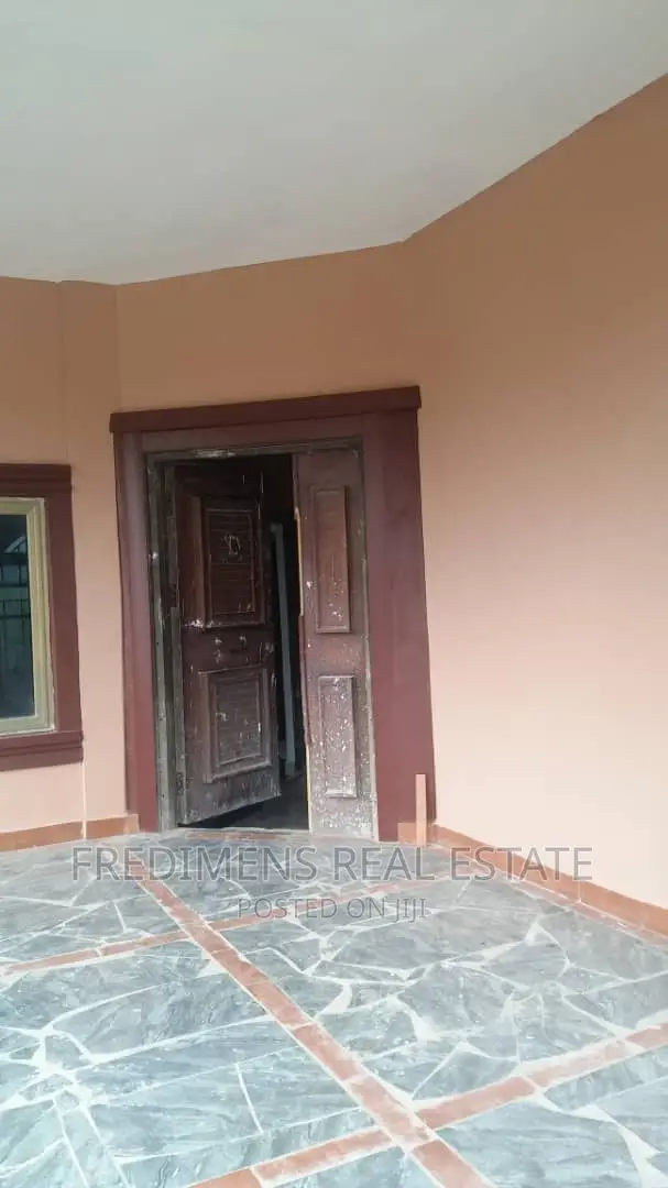20bdrm Apartment in Fredimens Real, Kumasi Metropolitan for sale