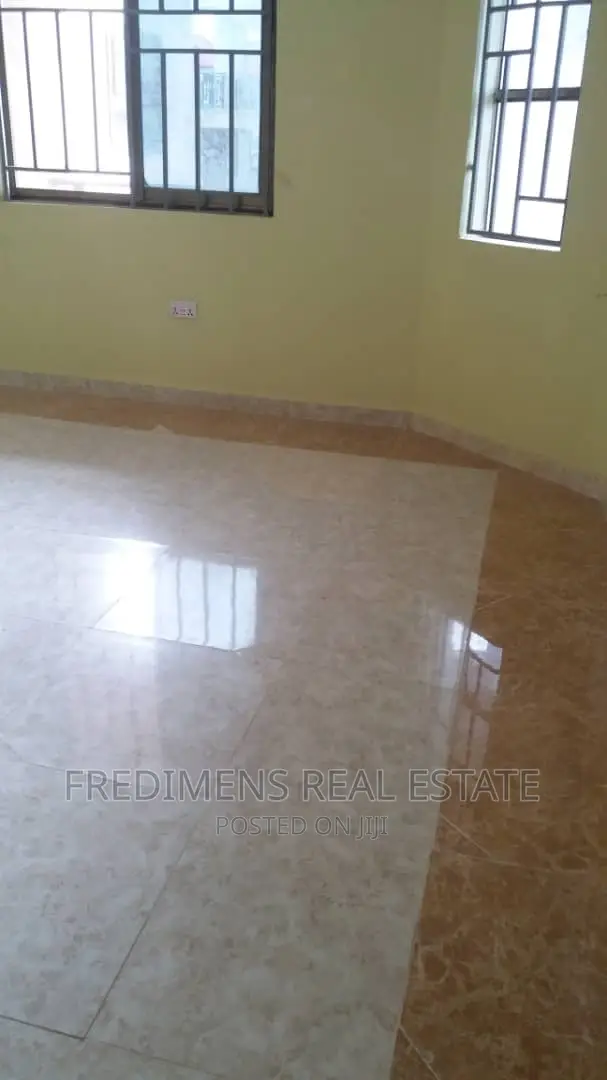20bdrm Apartment in Fredimens Real, Kumasi Metropolitan for sale