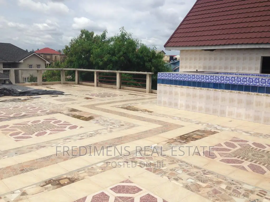20bdrm Apartment in Fredimens Real, Kumasi Metropolitan for sale