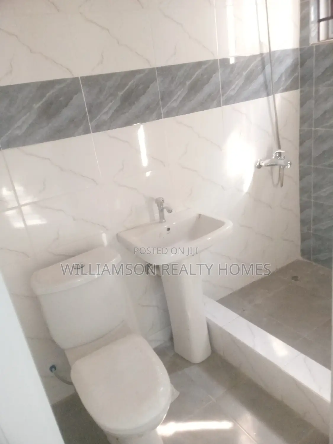 4bdrm House in Community 18 Area, Spintex for sale
