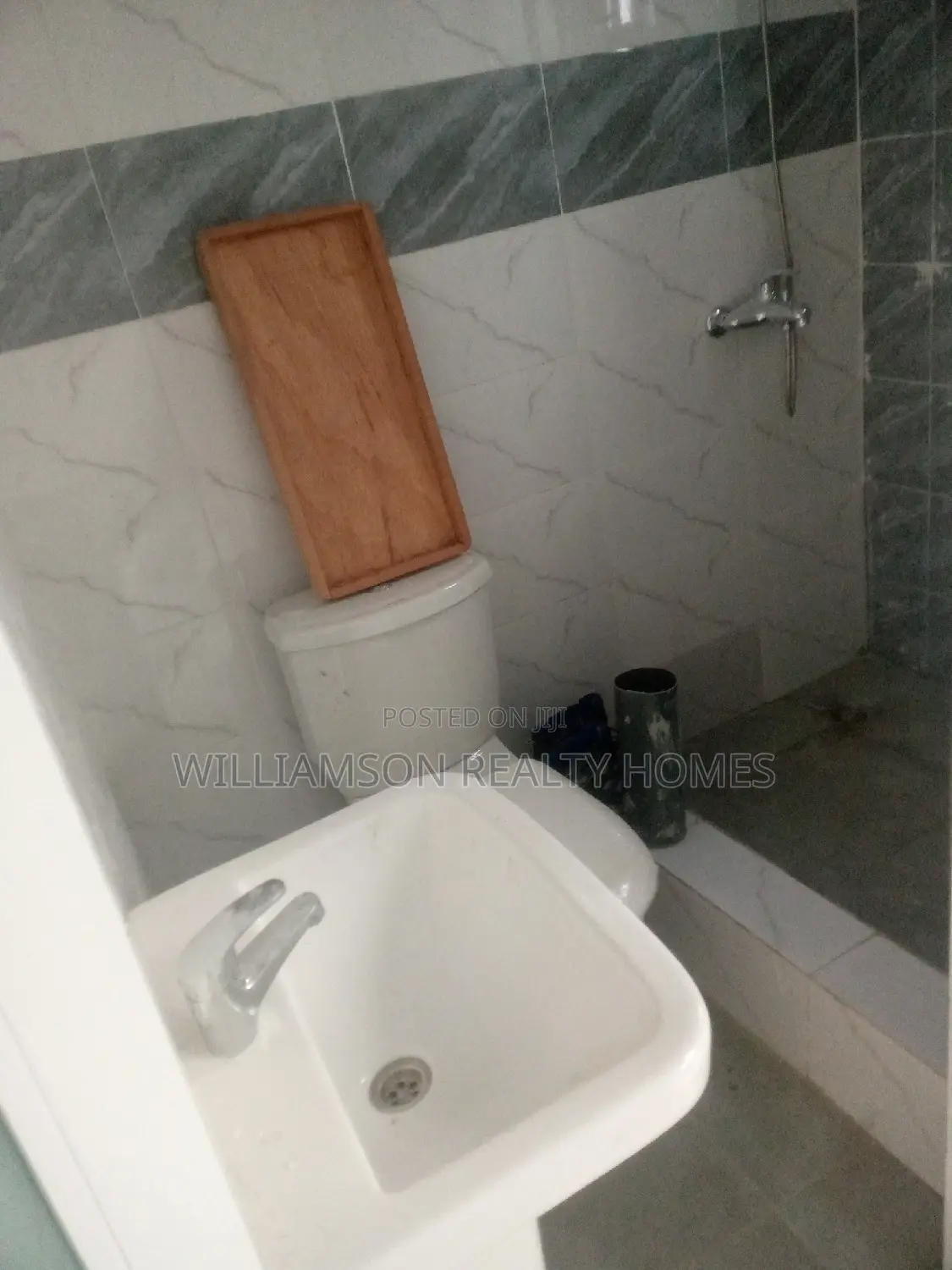 4bdrm House in Community 18 Area, Spintex for sale