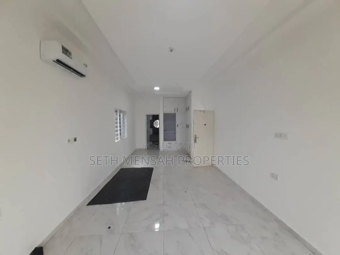 4bdrm House in Skm, Ashaley Botwe for sale