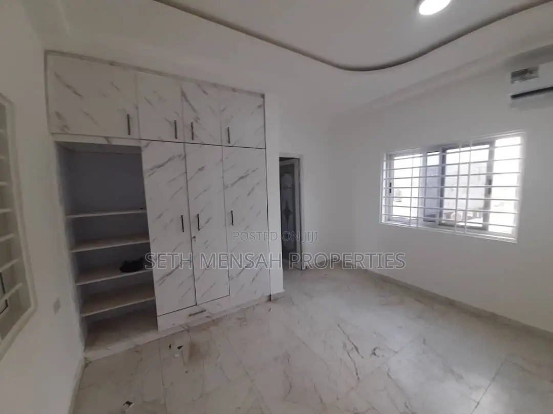 4bdrm House in Skm, Ashaley Botwe for sale