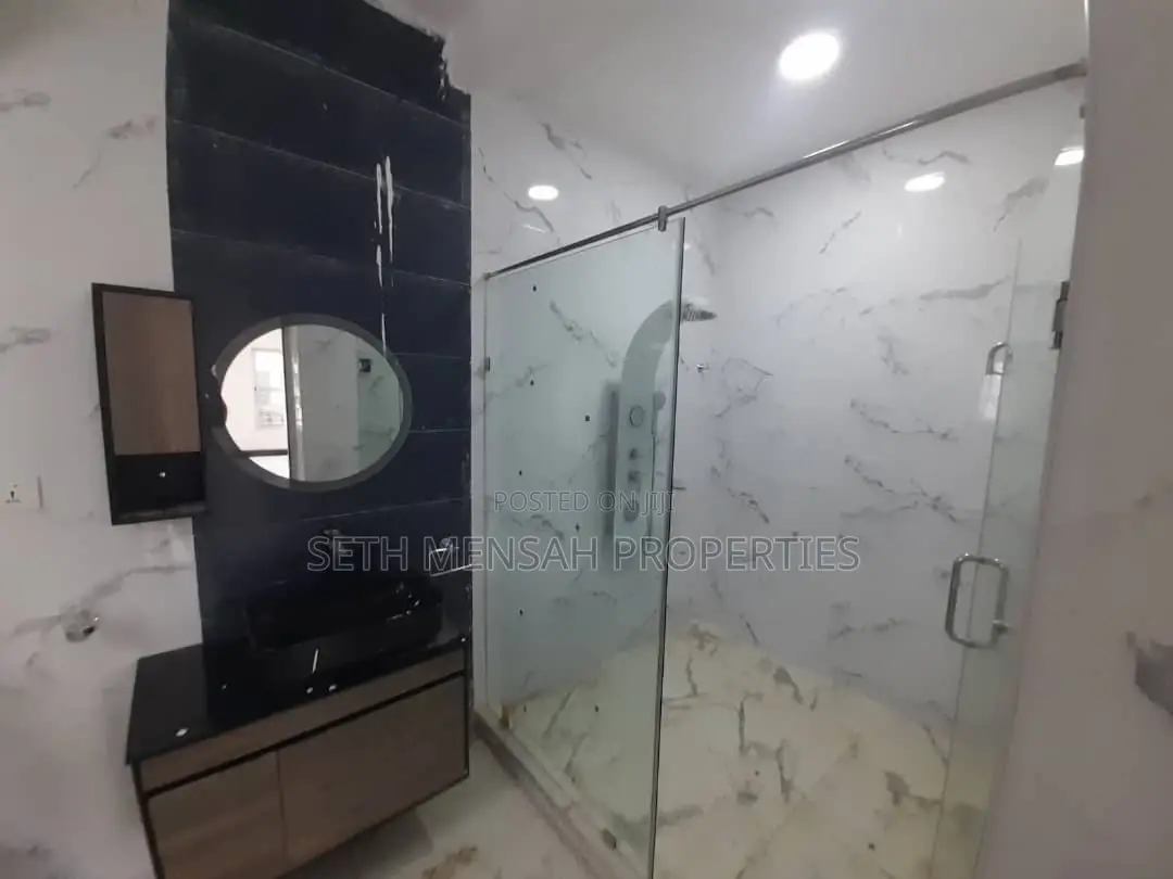 4bdrm House in Skm, Ashaley Botwe for sale